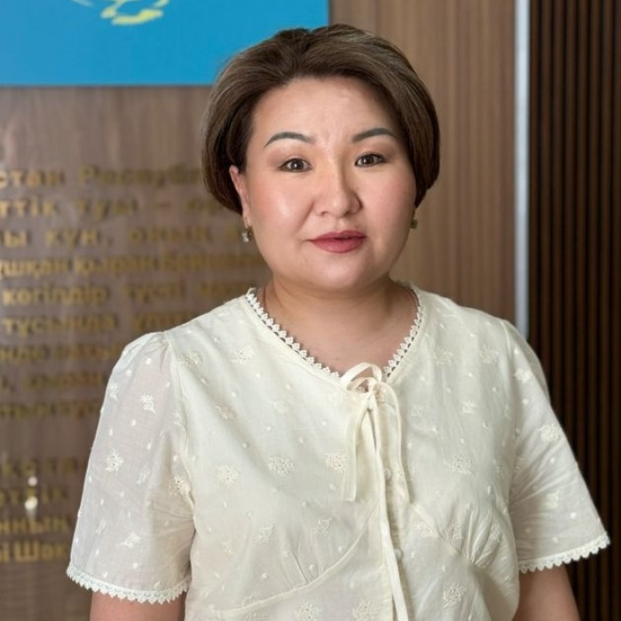 Сарсембекова Лаура Жолмухаметовна - мектеп-гимназия директоры